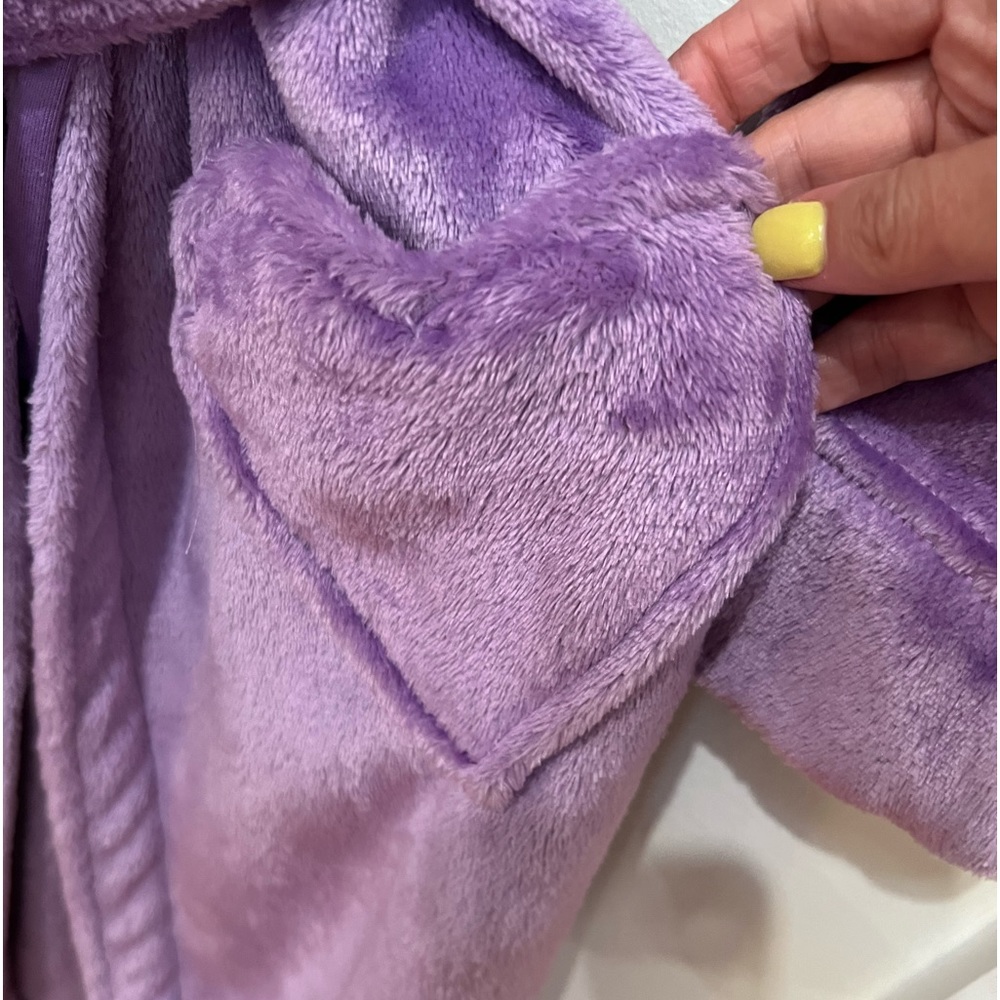 Girls’ Plush Robe! - Picture 2 of 7